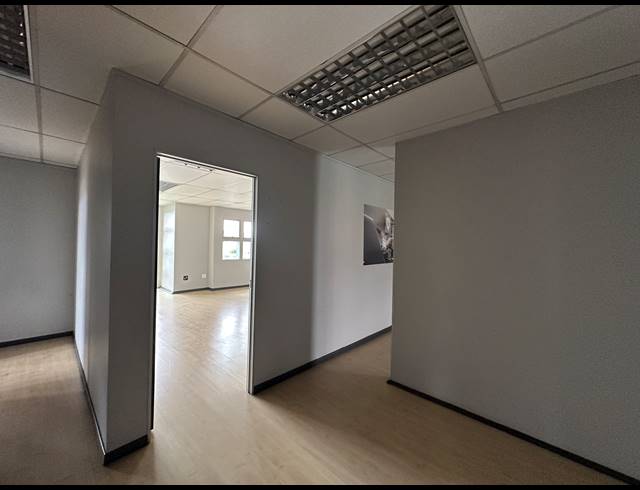 129.40M² OFFICE TO LET IN HIGHVELD